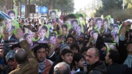 Qindra njerëz demonstrojnë në Herat kundër vrasjes së djaloshit tetëvjeçar Ali Sina                    