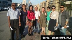 Участники инициативной группы по поддержке гражданских активистов. Атырау, 8 июня 2016 года.