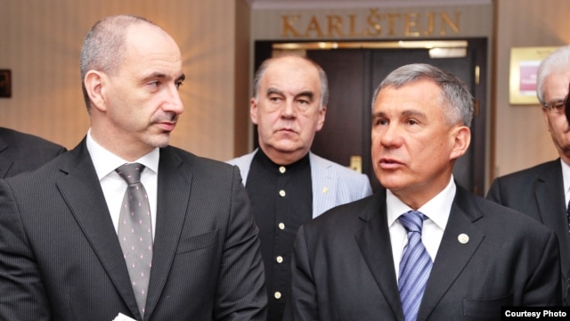 The president of Russia's Republic of Tatarstan, Rustam Minnikhanov (right) with the Czech Minister of Industry and Trade Martin Kuba (left) in Prague.