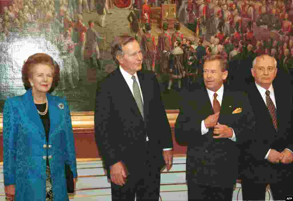 Margaret Thatcher, former U.S. President George Bush, Czech President Vaclav Havel, and former Soviet President Mikhail Gorbachev before a dinner at Prague Castle in November 1999