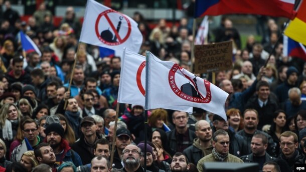 Sa protesta protiv dolaska muslimana u Evropu, Prag, oktobar 2015.