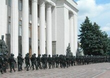 Ukraine – Police troops outside the parliament building, Kyiv, 02Aug2006