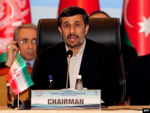 محمود احمدی نژاد در اجلاس سران کشورهای عضو اکو در 
استانبول