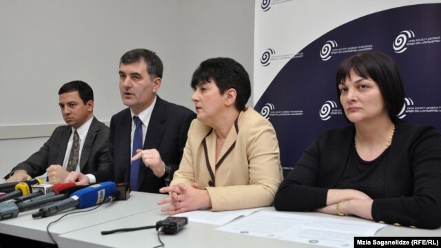 სასჯელაღსრულების, პრობაციისა და იურიდიული დახმარების საკითხთა მინისტრი სოზარ სუბარი და "სოროსის" ფონდის აღმასრულებელი დირექტორი, ქეთი ხუციშვილი.