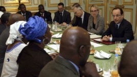 Presidenti francez Francois Hollande në takim me anëtarët e shoqatave maliane në Francë, Paris, 13 janar, 2013