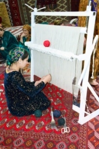 Turkmen carpet weavers at work (TASS file photo)