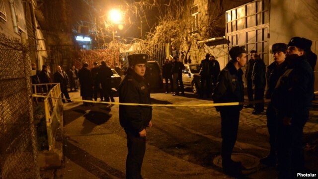 Armenia - Police officers at the scene of an armed attack on opposition presidential candidate Paruyr Hayrikian in Yerevan, 1Feb2013.
