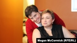 Ukrainian immigrant Yelena Goltsman (right) with her partner Barbara in New York.