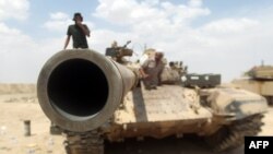 قوات من الحشد الشعبي في شمال الفلوجة