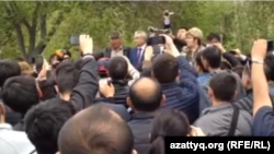 Жерге қатысты Семейде өткен митинг. 27 сәуір 2016 жыл.