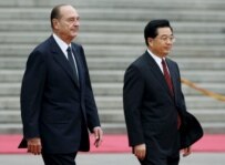 Presidents Chirac (left) and Hu in Beijing on October 26 (epa)