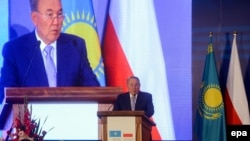 Нұрсұлтан Назарбаев Қазақстан-Польша бизнес-форумында сөйлеп тұр. Варшава, 23 тамыз 2016 жыл.