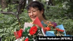 Гузяль Байдалинова, редактор оппозиционного сайта Nakanune.kz, вышла на свободу из следственного изолятора. Алматы, 12 июля 2016 года.