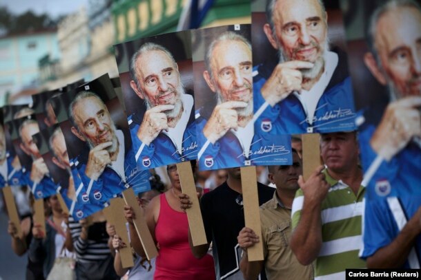 Кубинцы прощаются с Фиделем Кастро