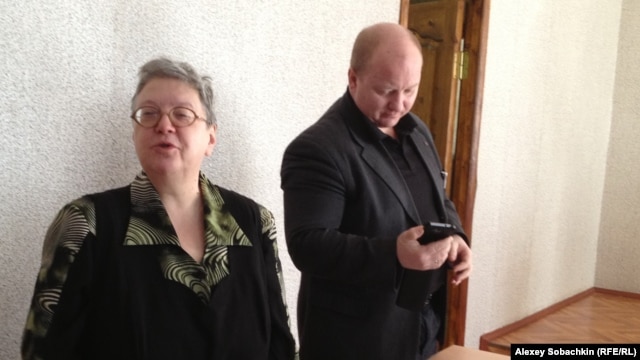 Татьяна Котляр и ее адвокат Илларион Васильев в суде
