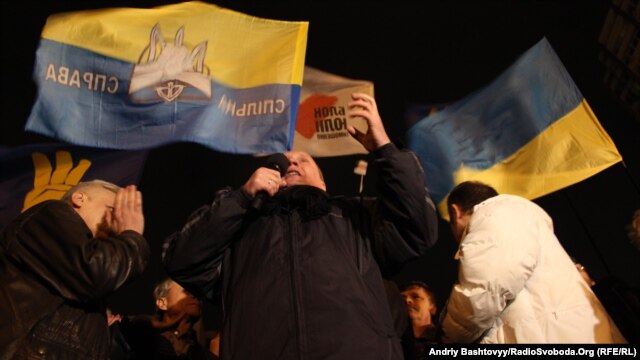 Opposition rally at the Central Election Commission, Kyiv, on November 5.