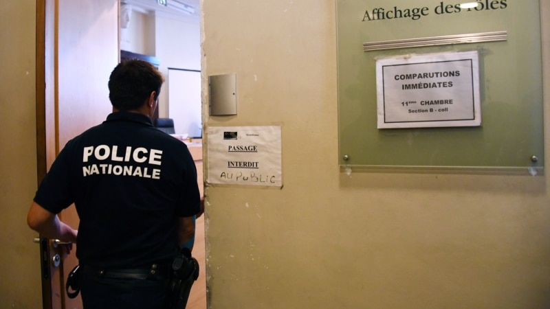 Во Франции задержали трех женщин по делу о заминированной машине