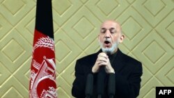 Afghan President Hamid Karzai speaks at Kabul University.