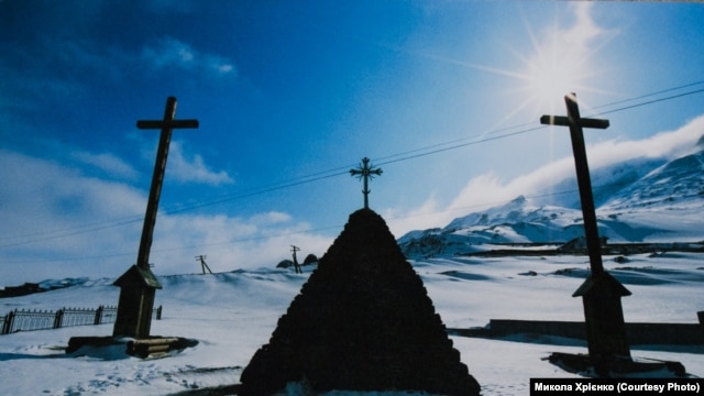 Фрагмент памятника заключенным Горлага 