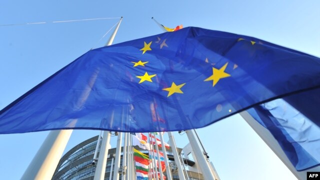 Zastava EU ispred Evropskog parlamenta