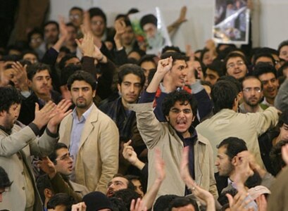 محمود احمدی نژاد، رییس جمهوری ایران، چهار روز بعد از برگزاری مراسم روز ۱۶ آذر توسط  دانشجویان، در دانشگاه امیر کبیر حضور یافت و به ایراد سخنرانی پرداخت اما سخنان وی با اعتراض های شدید دانشجویان نسبت به عملکرد دولت جدید بارها قطع شد.