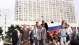Орусиянын лидери Борис Ельцин кутумга каршы чыккандарга кайрылууда. 1991-жылдын 19-августу. Маскөө ш.