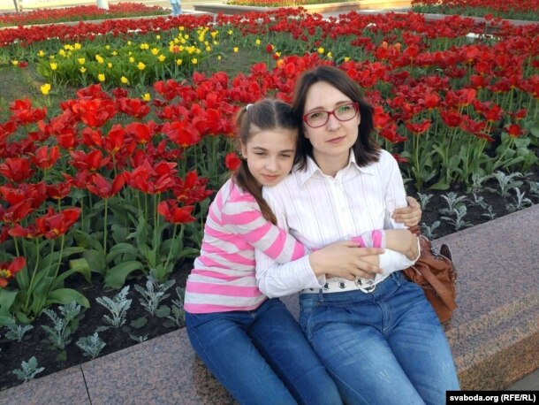Ялінка Салаўёва з маці Надзеяй