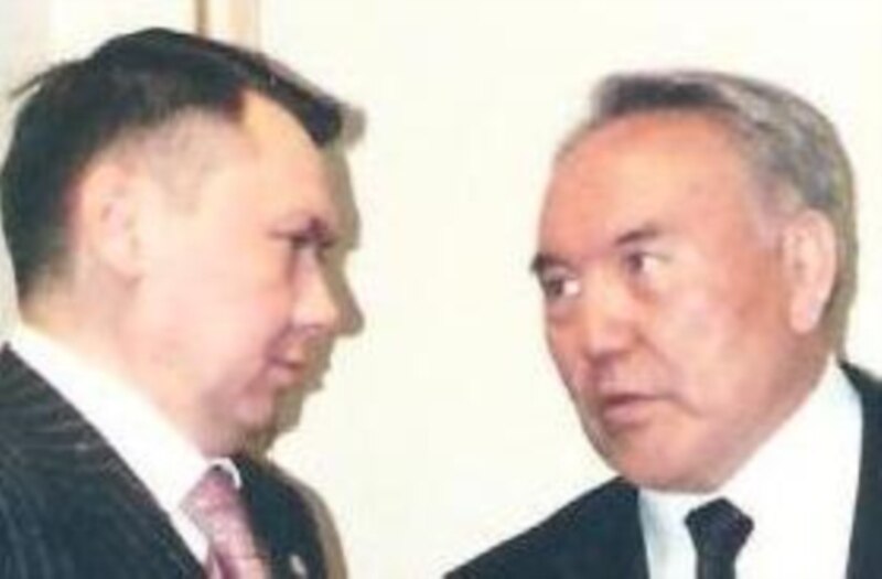 Рахат Алиев и Нурсултан Назарбаев беседуют в тихом уголке