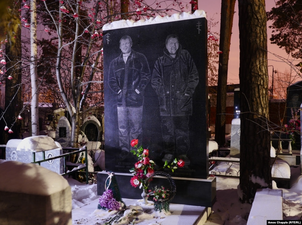 Two apparent members of the Uralmash gang who died in a shoot-out in the early 90s. 