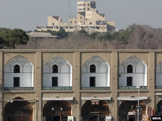 برج جهان‌نما بر فراز میدان نقش جهان اصفهان