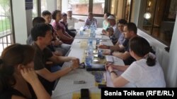 Қамалған белсенділерді қолдау тобының отырысы. Атырау, 6 маусым 2016 жыл.