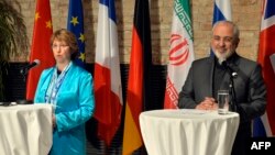 EU foreign policy chief Catherine Ashton (left) and Iranian Foreign Minister Mohammad Javad Zarif give a press statement after talks in Vienna on July 18.