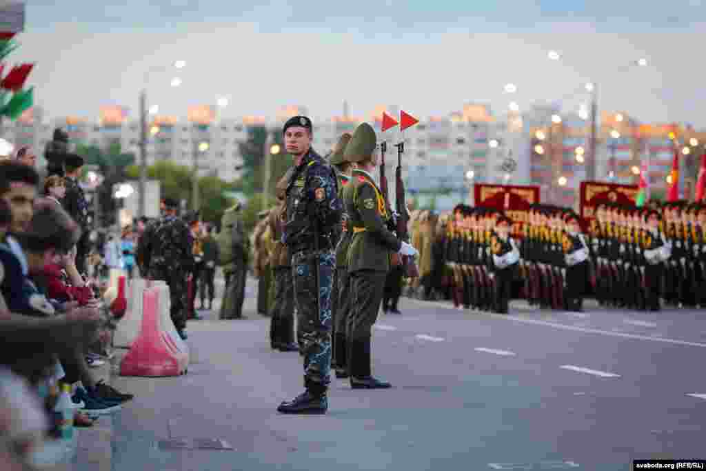 Belarusian troops hold a general rehearsal on June 28 for the parade to commemorate Independence Day on July 3, in Minsk. (RFE/RL's Belarus Service)
