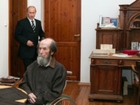 Putin (left) visiting Solzhenitsyn today at his home near Moscow (ITAR-TASS)