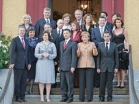 G8 leaders pose with partners on June 6 (epa)