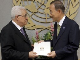 Махмуд Аббас і Пан Ґі Мун після вручення офіційної заявки про визнання незалежності Палестини, 23 вересня 2011 року