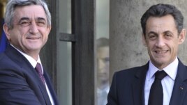 Նիկոլա Սարկոզին ողջունում է Սերժ Սարգսյանին Ելիսեյան պալատում, Փարիզ, 10-ը մարտի, 2010թ.