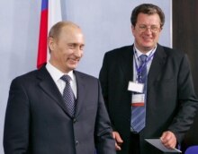 Russia -- Vladimir Putin and Presidential aide Sergei Prikhodko (R) at the 10th St. Petersburg International Economic Forum in St.Petersburg, 13Jun2006