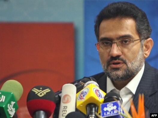 محمد
 حسینی، وزیر فرهنگ و ارشاد اسلامی