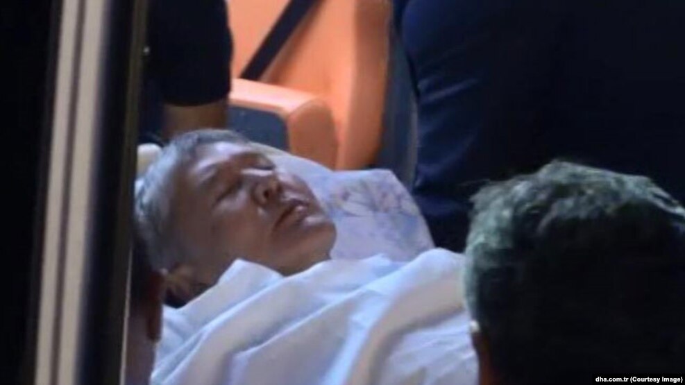 Қырғызстан президенті Алмазбек Атамбаевты ауруханаға алып кеткен сәт. Стамбул. 19 қыркүйек. 2016 жыл.