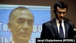 Sherzod, son of Azimjan Askarov, receiving the Homo Homini Award on behalf of his father in Prague in March.