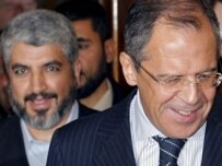 Mish'al (left) and Lavrov in Moscow today (epa)