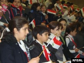 أطفال عراقيون يحتفلون بيومهم في بغداد
