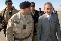 Italian Defense Minister Arturo Parisi (right) visiting Italian troops in Al-Nassiriyah last month (epa)