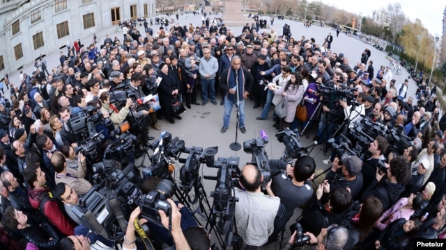 Armenia - Opposition leader Raffi Hovannisian holds a news conference in Liberty Square, 13Mar2013.