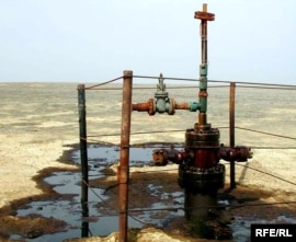 Нефтяная скважина после утечки нефти, Атырауская область