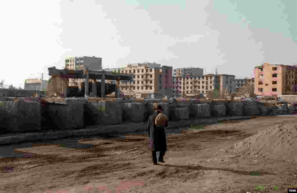 The remains of the former presidential palace in Grozny after the first Chechen conflict in the 1990s. 