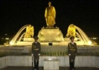 A statue of Niyazov in downtown Ashgabat (file photo) (epa)