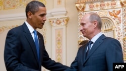 U.S. President Barack Obama and Russian President-elect Vladimir Putin (file photo)
