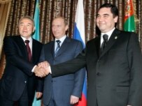 Kazakh President Nazarbaev, Russian President Putin, and Turkmen President Berdymukhammedov in Turkmenbashi on May 12 (TASS)
